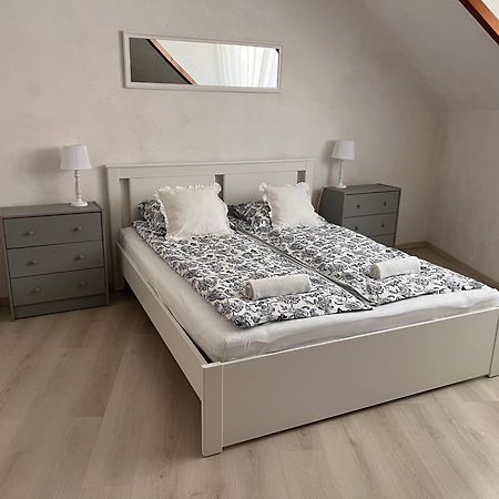 Pacsirta Apartman Grand Eger Exteriör bild