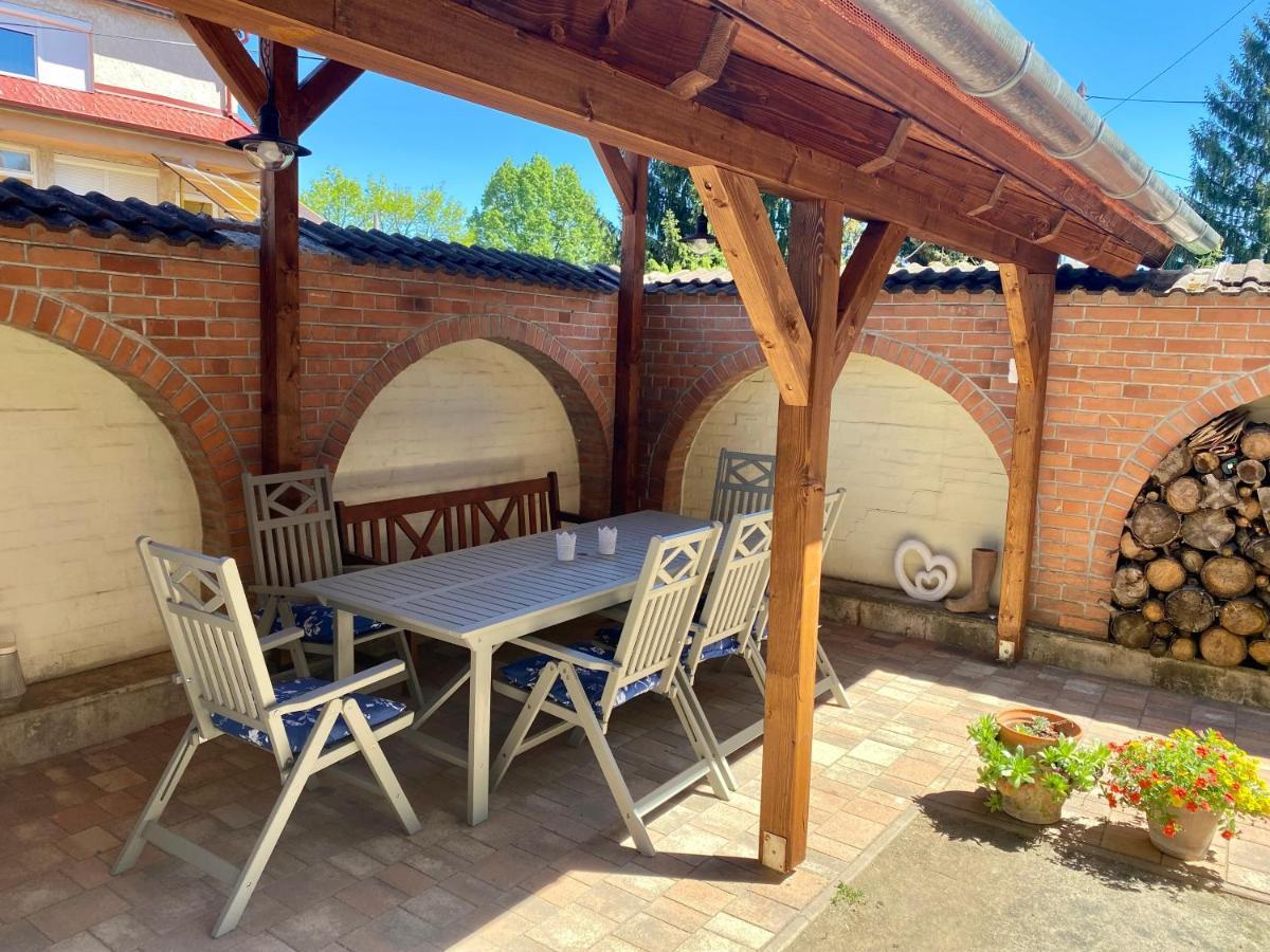 Pacsirta Apartman Grand Eger Exteriör bild