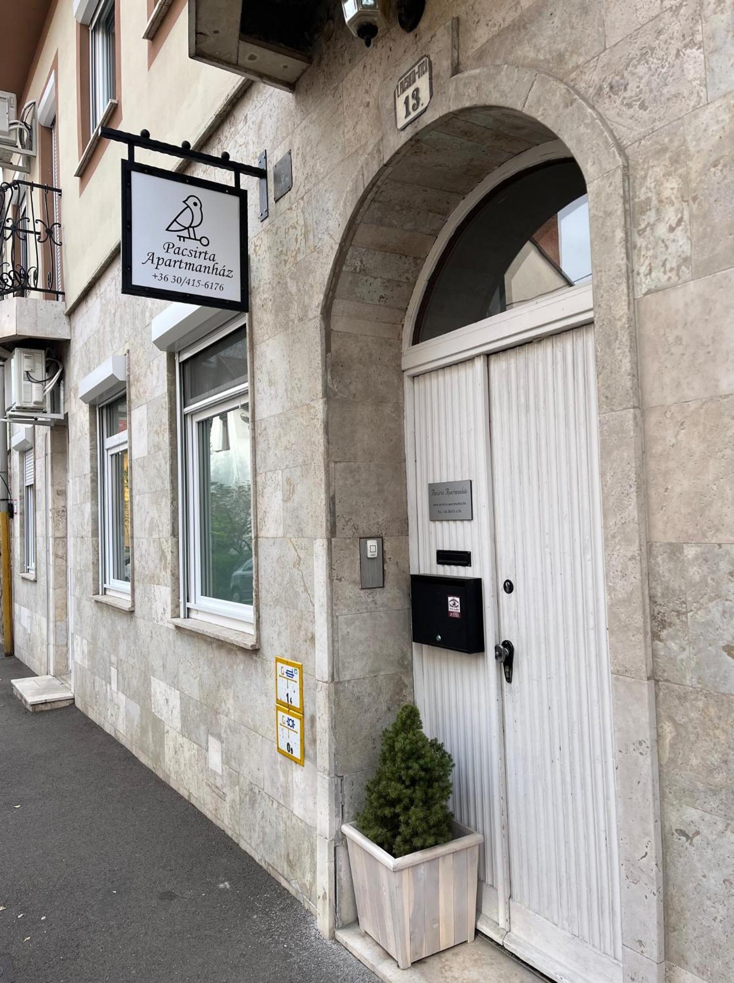 Pacsirta Apartman Grand Eger Exteriör bild