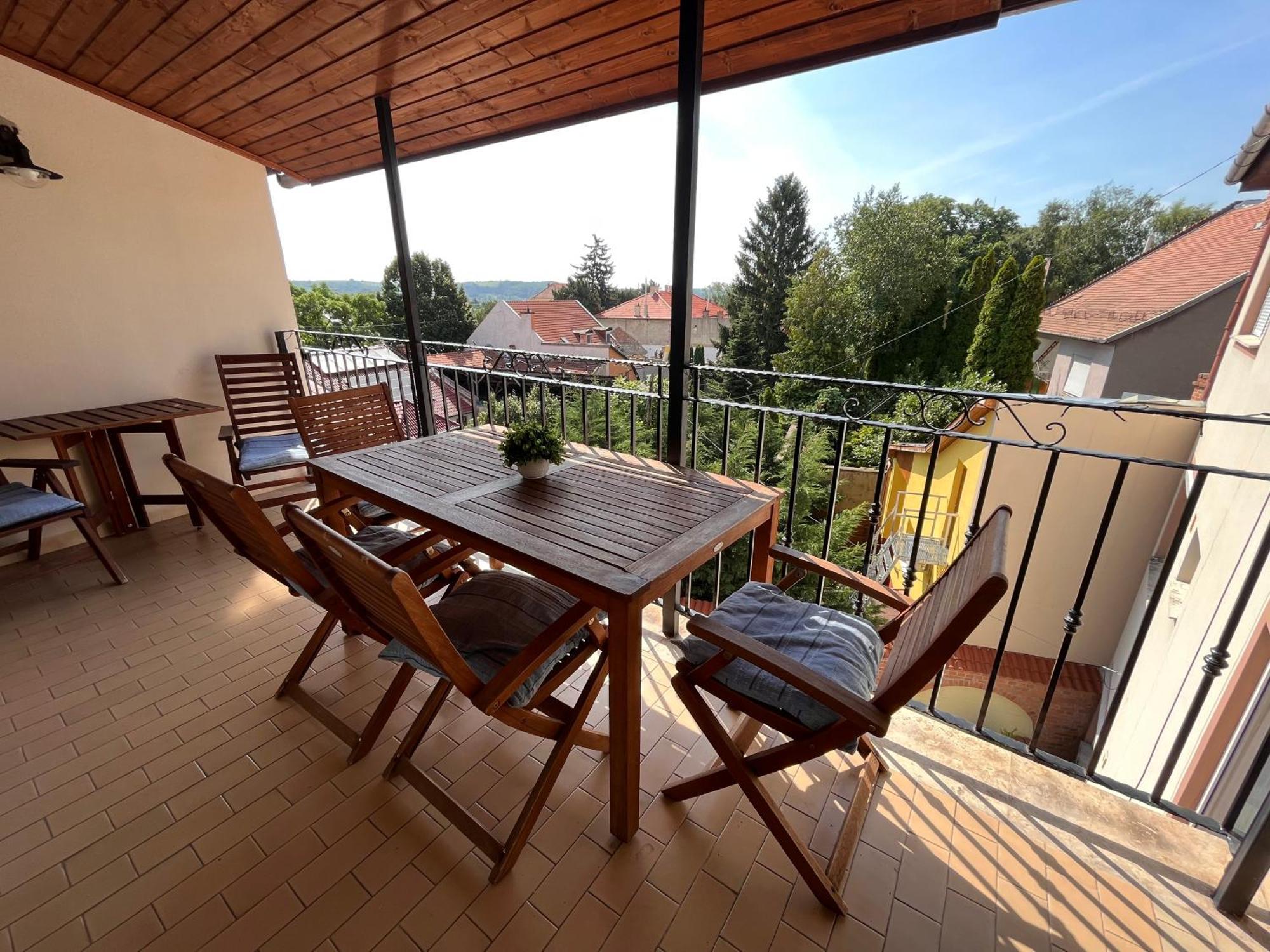Pacsirta Apartman Grand Eger Exteriör bild