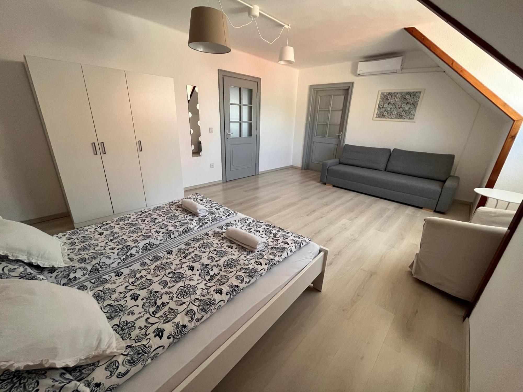 Pacsirta Apartman Grand Eger Exteriör bild