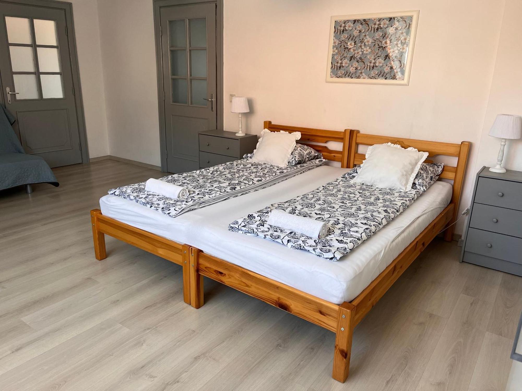 Pacsirta Apartman Grand Eger Exteriör bild